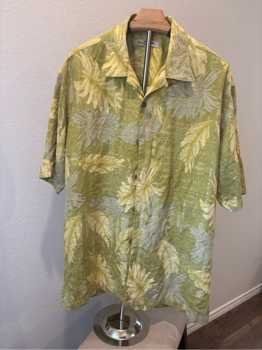 Tommy Bahama Silk Camp Shirt Green Yellow Tropical Leaf Hawaiian Button Down L